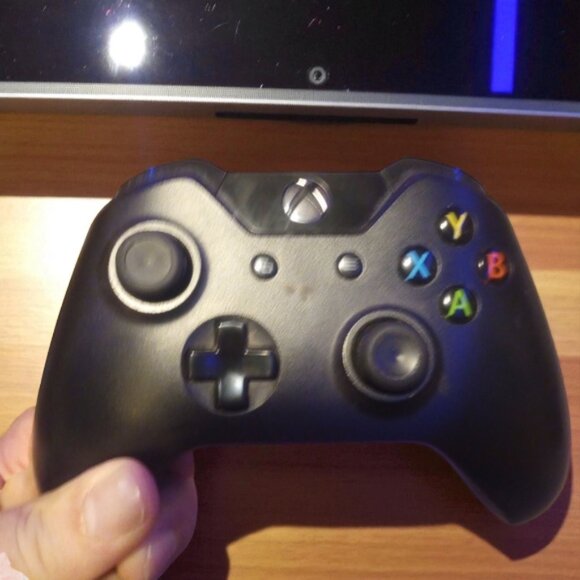 Ready To Play Microsoft Xbox One S 1TB Console Bundle - Picture 3 of 6